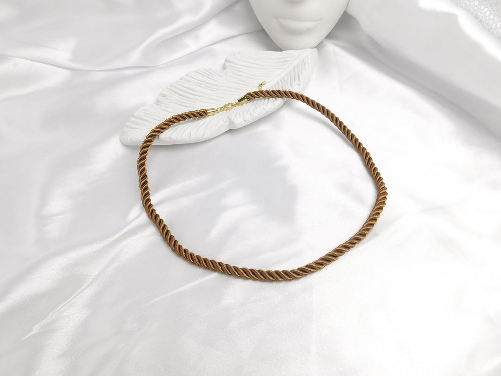 Collar laso marrón