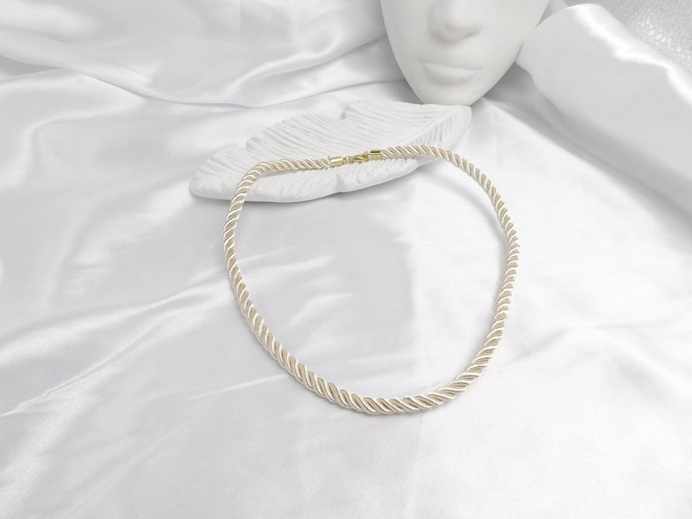Collar laso blanco