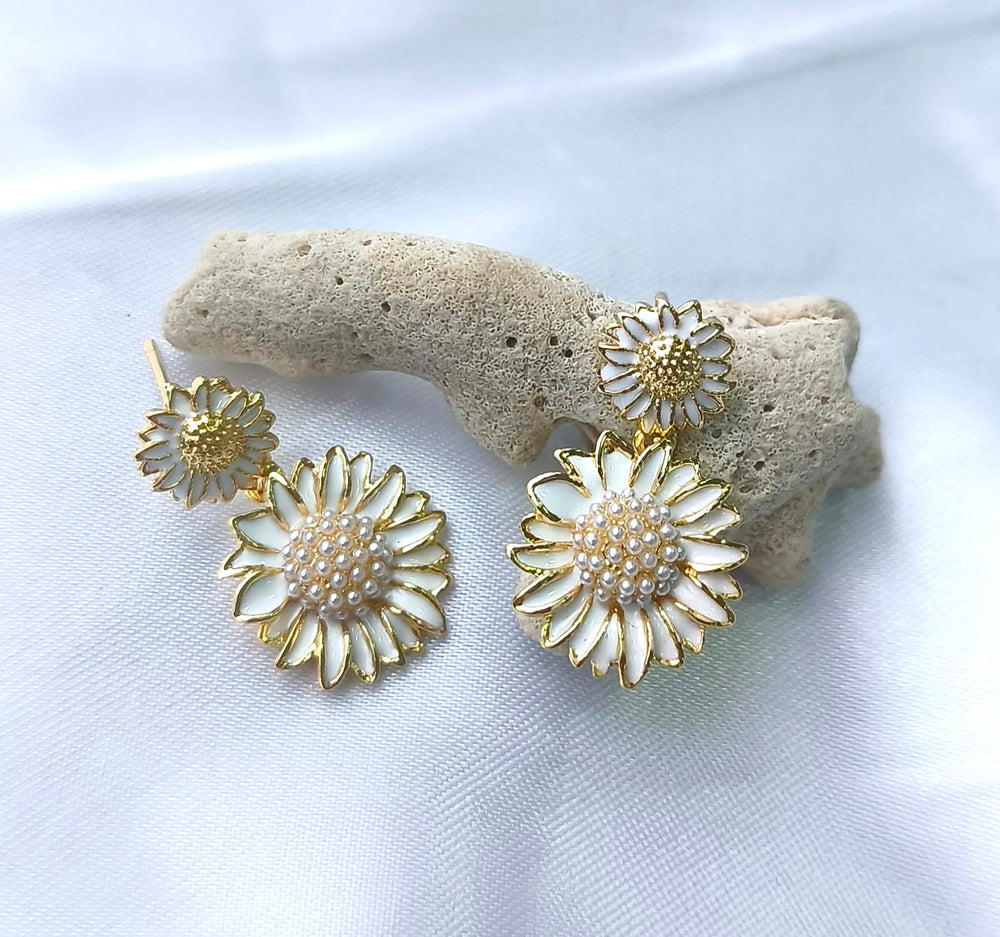 Aretes topo Flor blanca