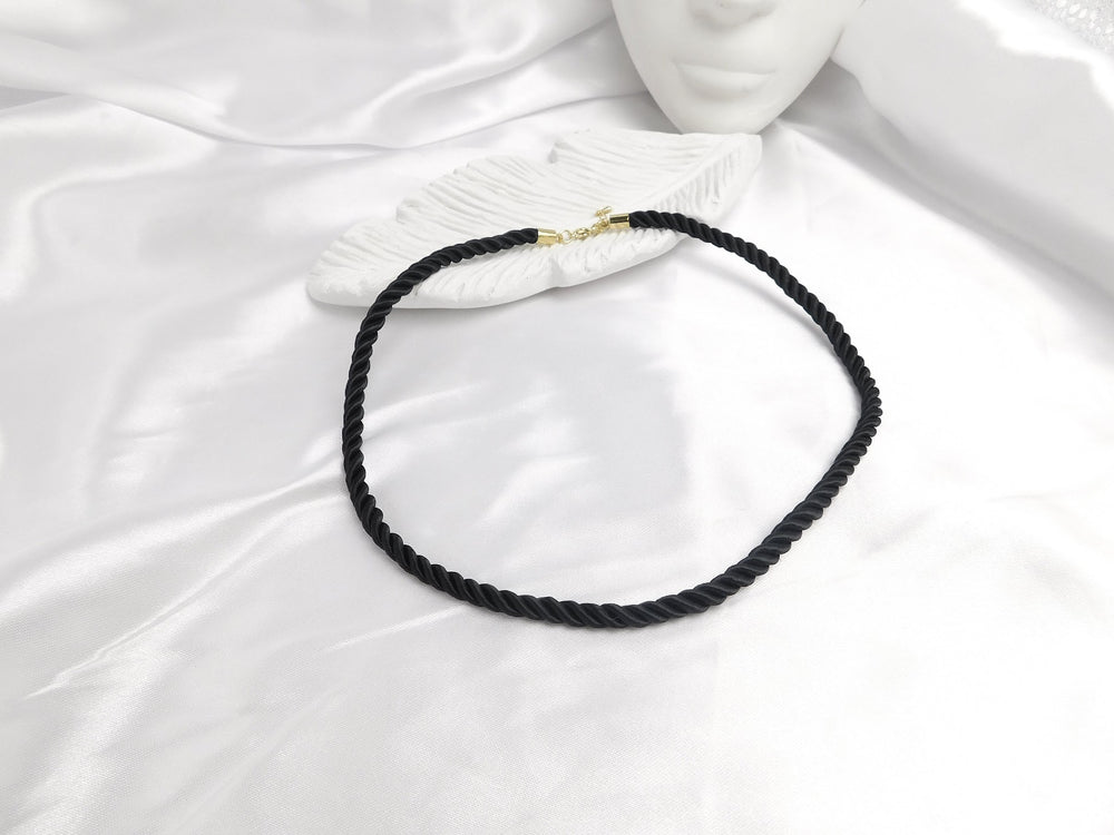 Collar laso negro